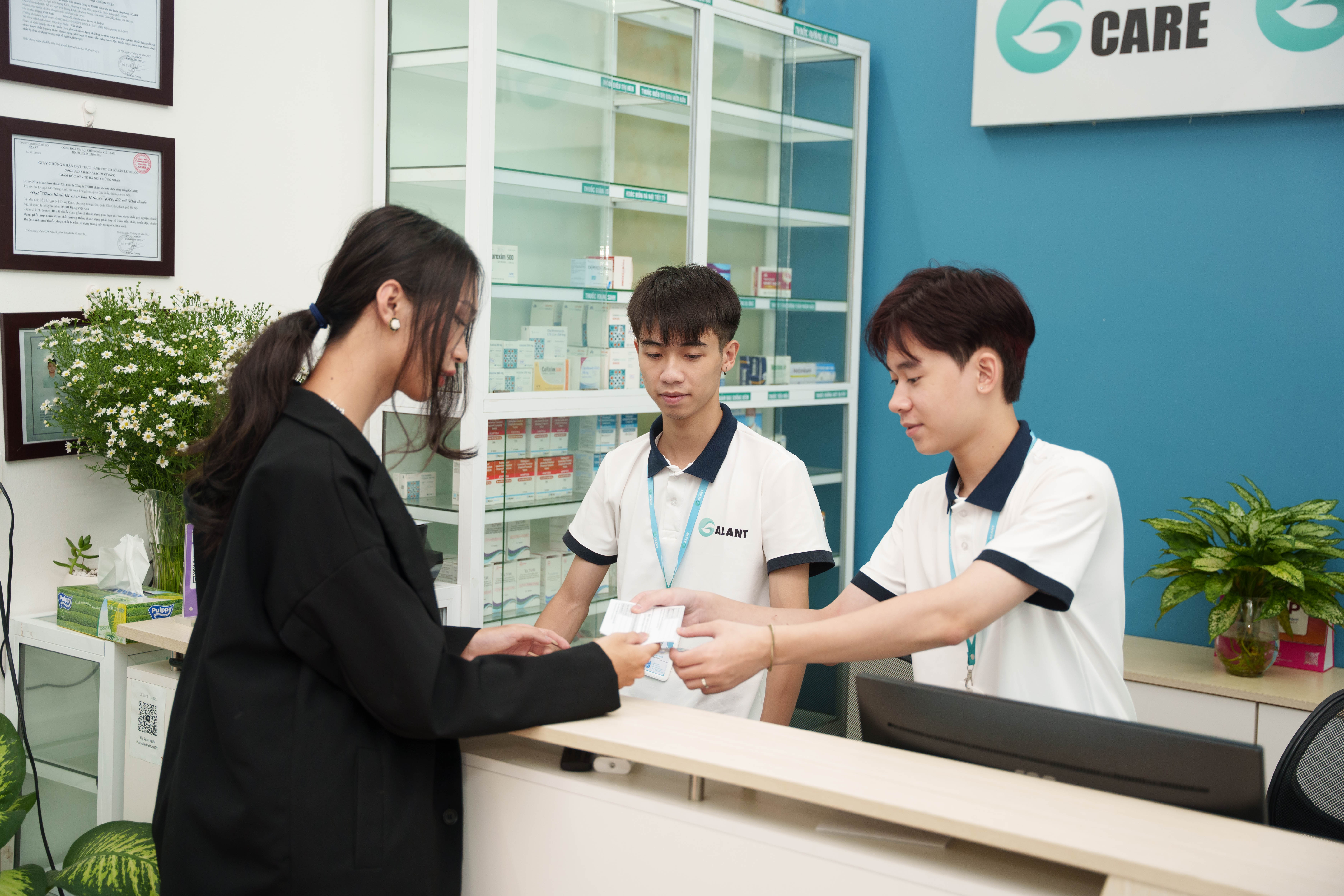 galant thân thiện không phán xét