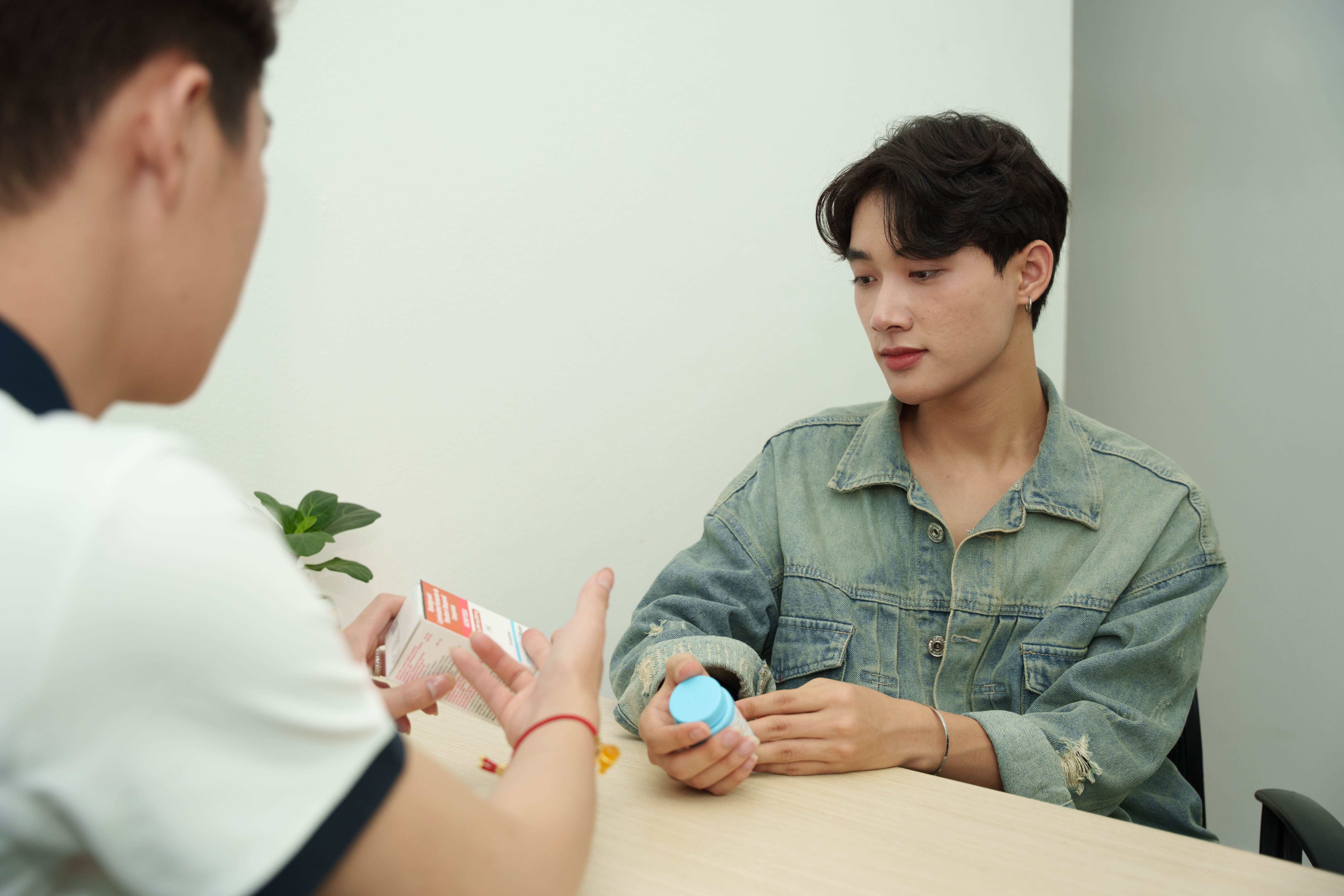 người nhiễm hiv sống được bao lâu, điều trị hiv sớm
